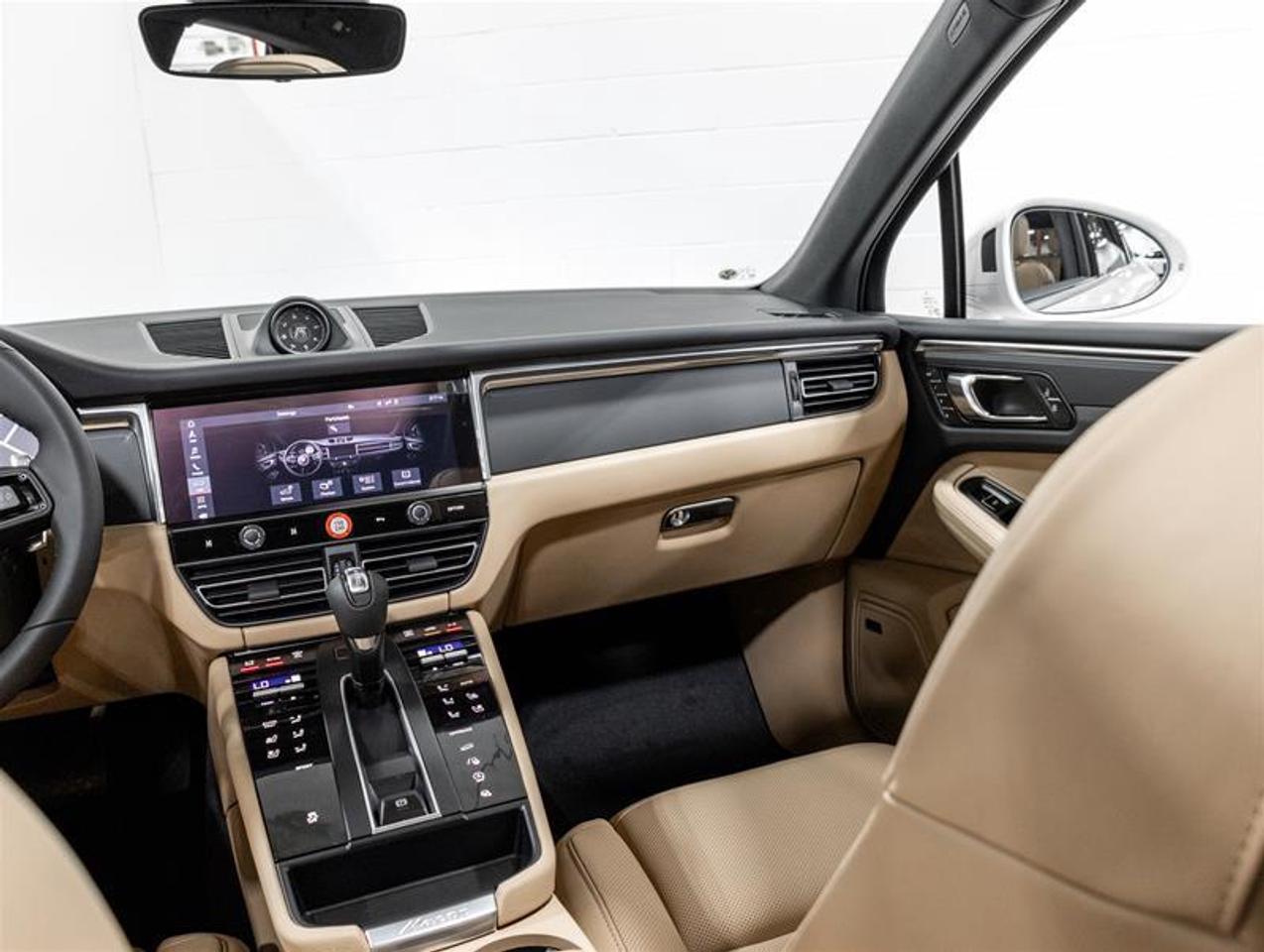 2026 Porsche Macan  Photo