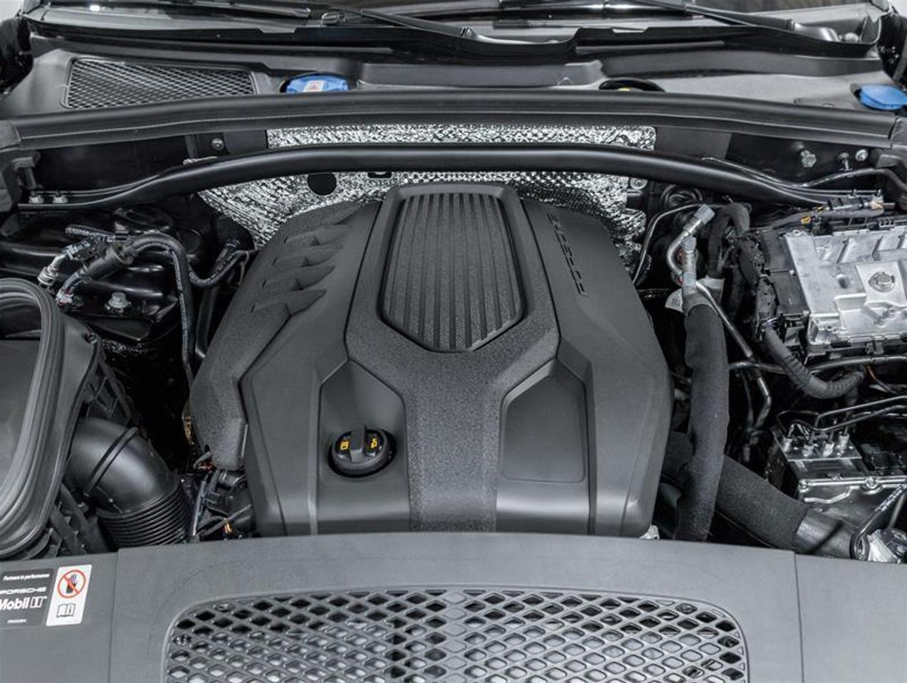 2026 Porsche Macan  Photo2