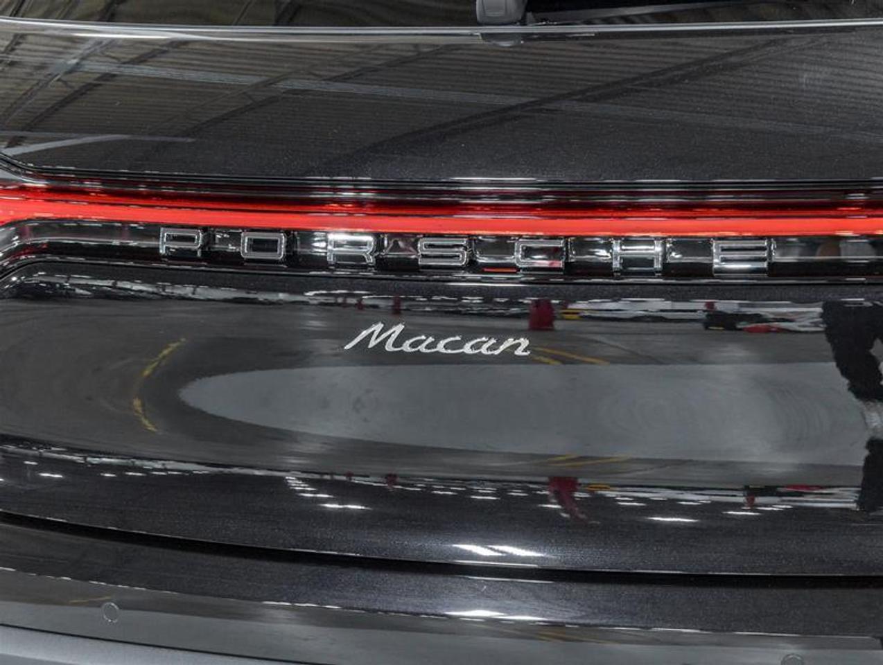 2026 Porsche Macan  Photo