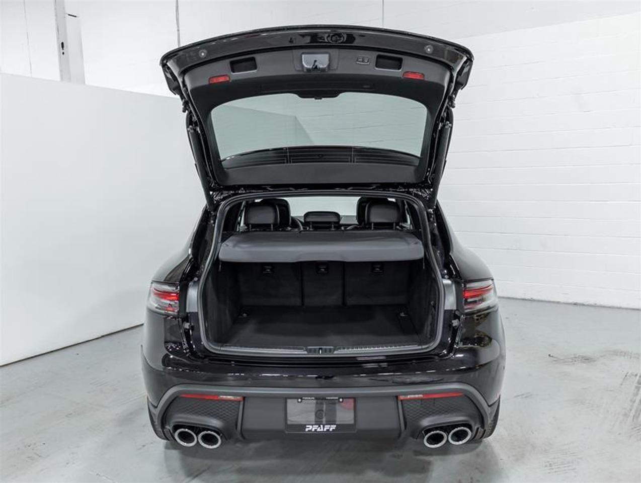 2026 Porsche Macan  Photo