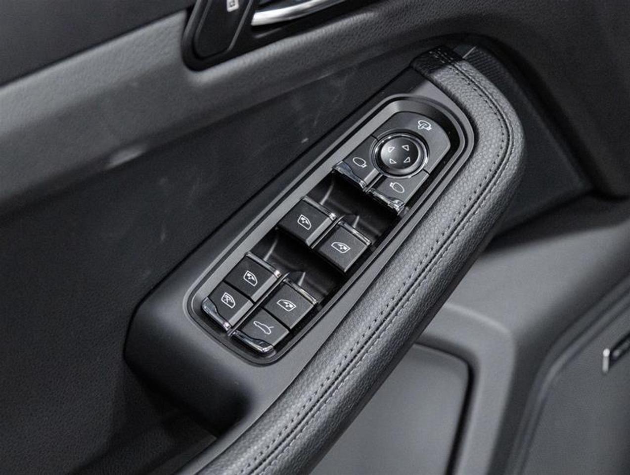 2026 Porsche Macan  Photo