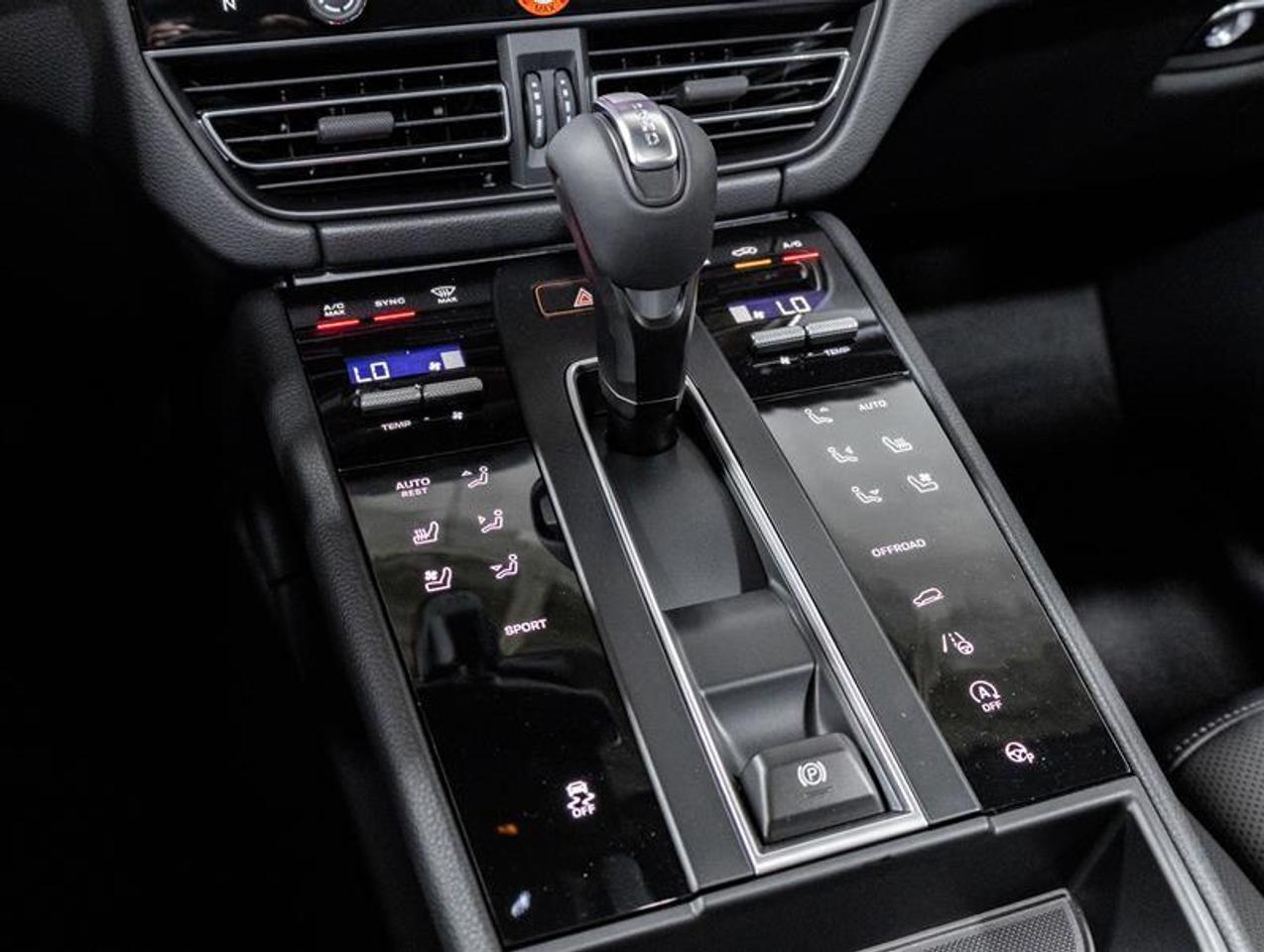 2026 Porsche Macan  Photo
