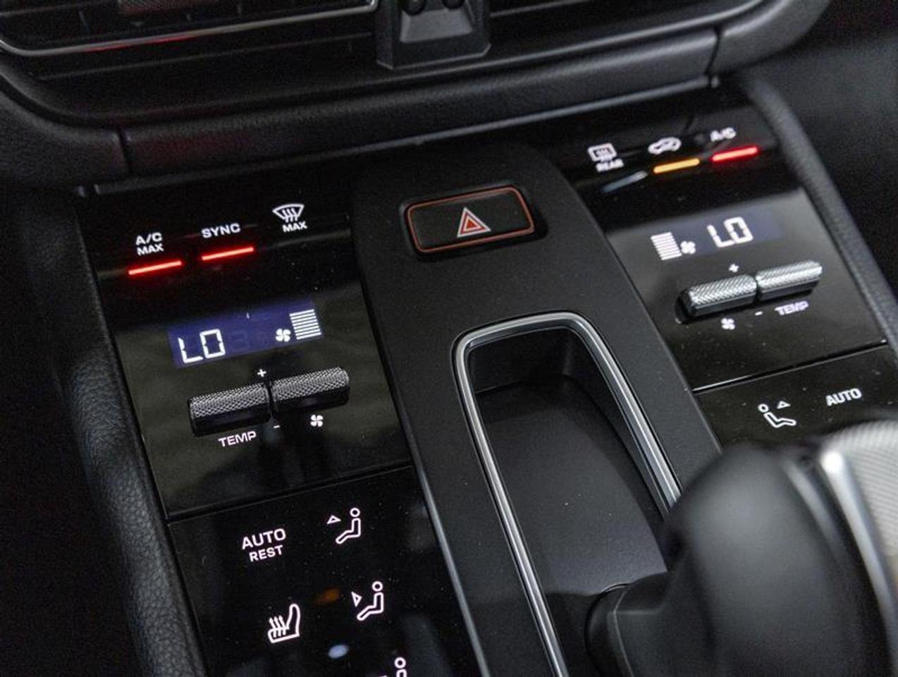 2026 Porsche Macan  Photo