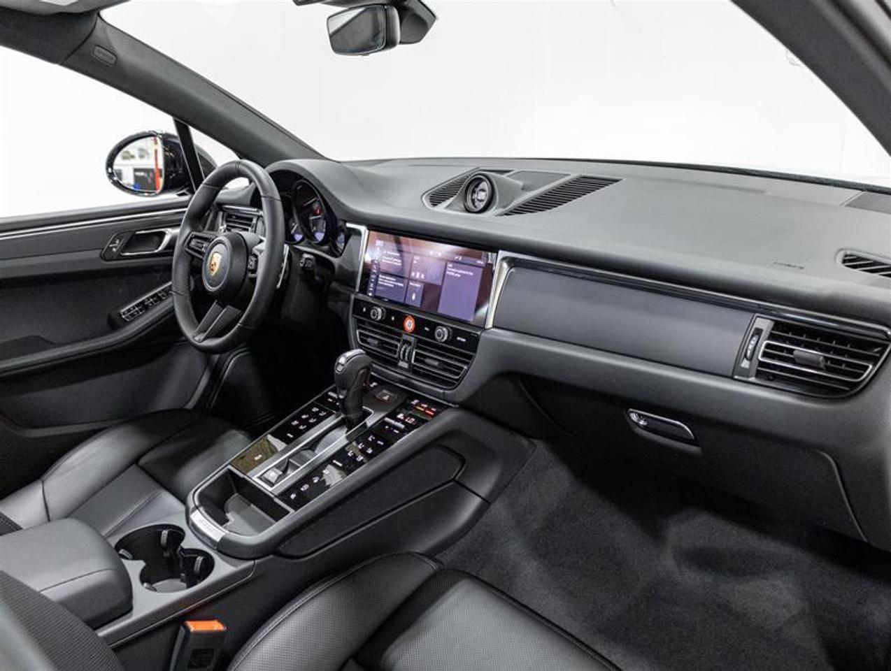 2026 Porsche Macan  Photo