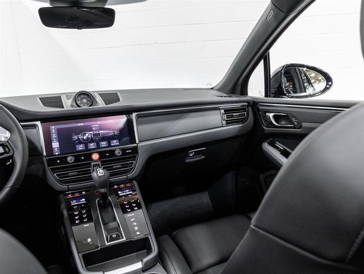 2026 Porsche Macan  Photo