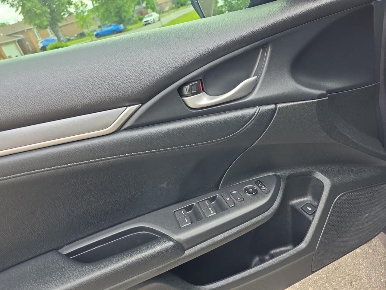 2018 Honda Civic Touring * CARPLAY / SUNROOF / LEATHER / ALLOYS / N Photo