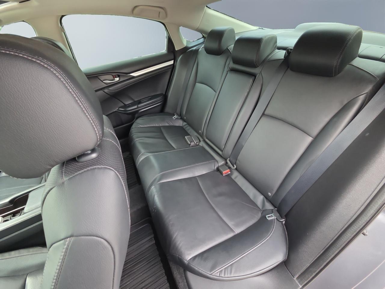 2018 Honda Civic Touring * CARPLAY / SUNROOF / LEATHER / ALLOYS / N Photo