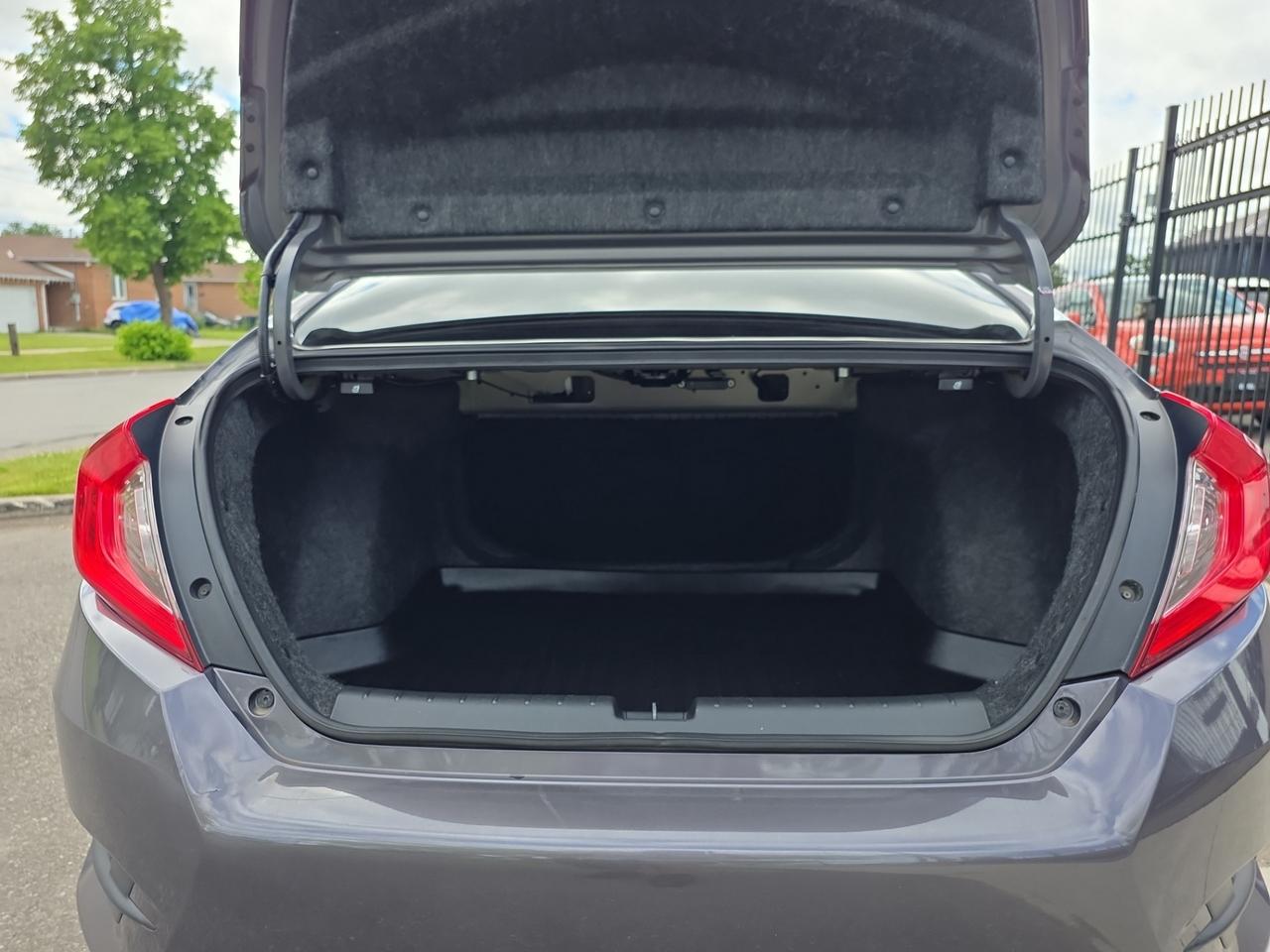 2018 Honda Civic Touring * CARPLAY / SUNROOF / LEATHER / ALLOYS / N Photo