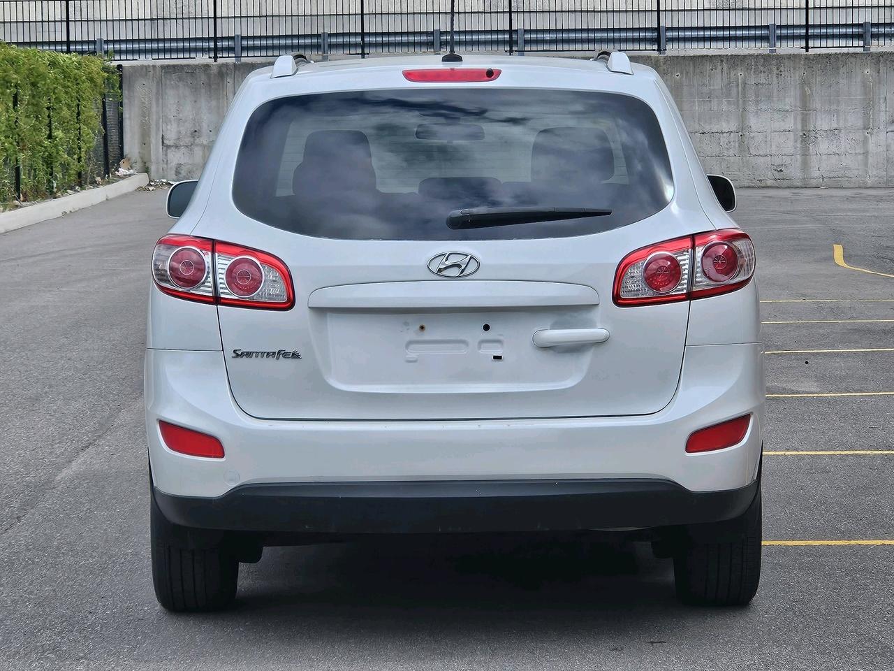2012 Hyundai Santa Fe FWD 4dr I4 Auto GL Premium Photo