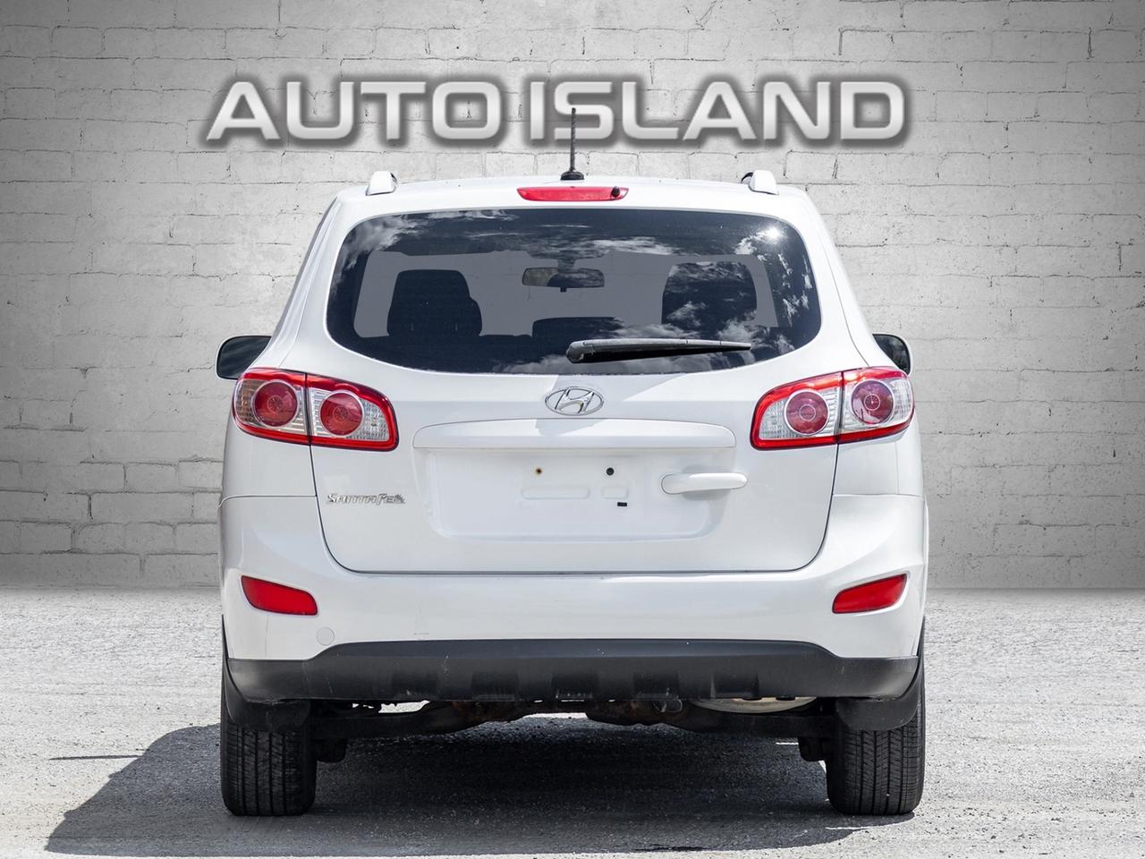 2012 Hyundai Santa Fe FWD I4 GL Premium Photo