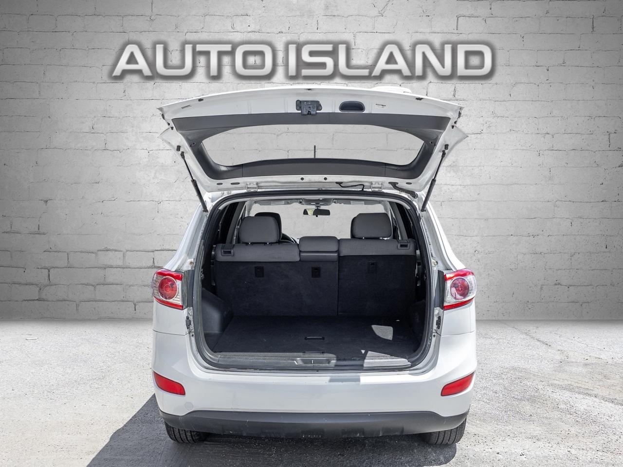 2012 Hyundai Santa Fe FWD I4 GL Premium Photo