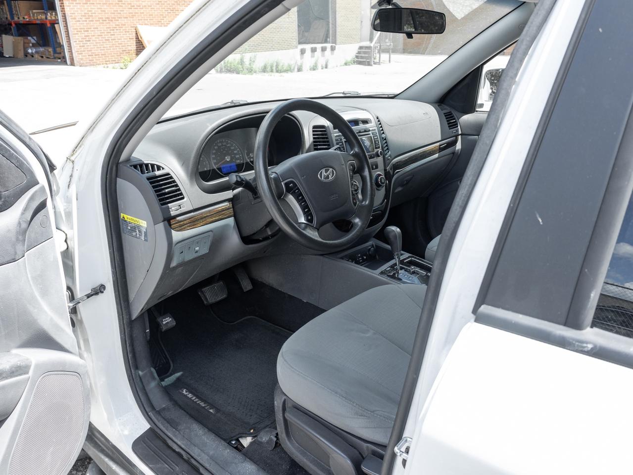 2012 Hyundai Santa Fe FWD I4 GL Premium Photo