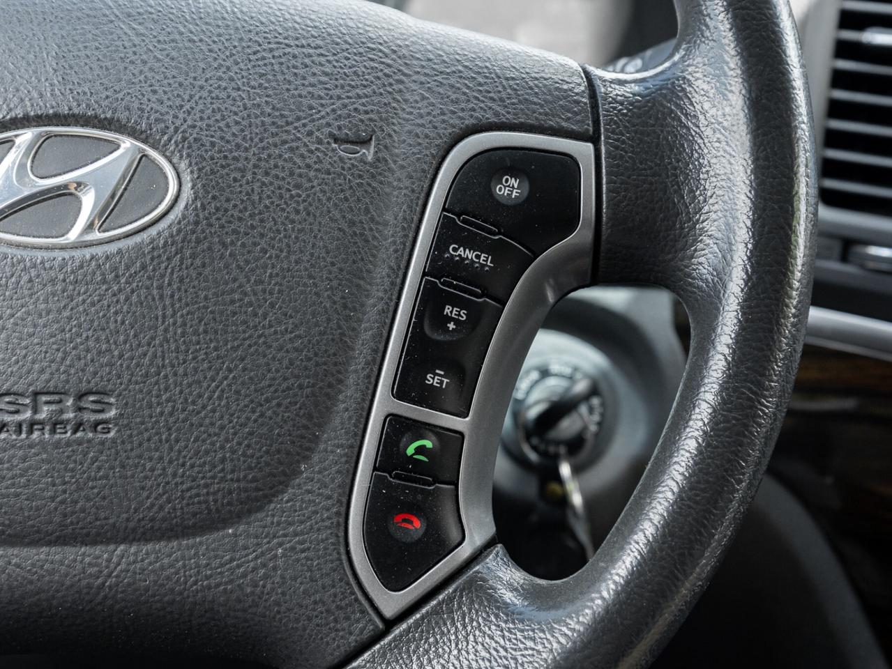 2012 Hyundai Santa Fe FWD I4 GL Premium Photo