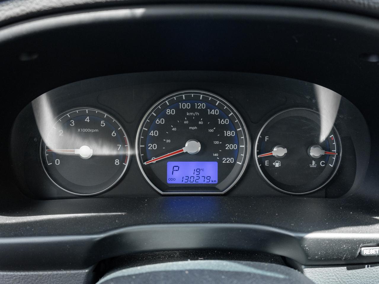 2012 Hyundai Santa Fe FWD I4 GL Premium Photo