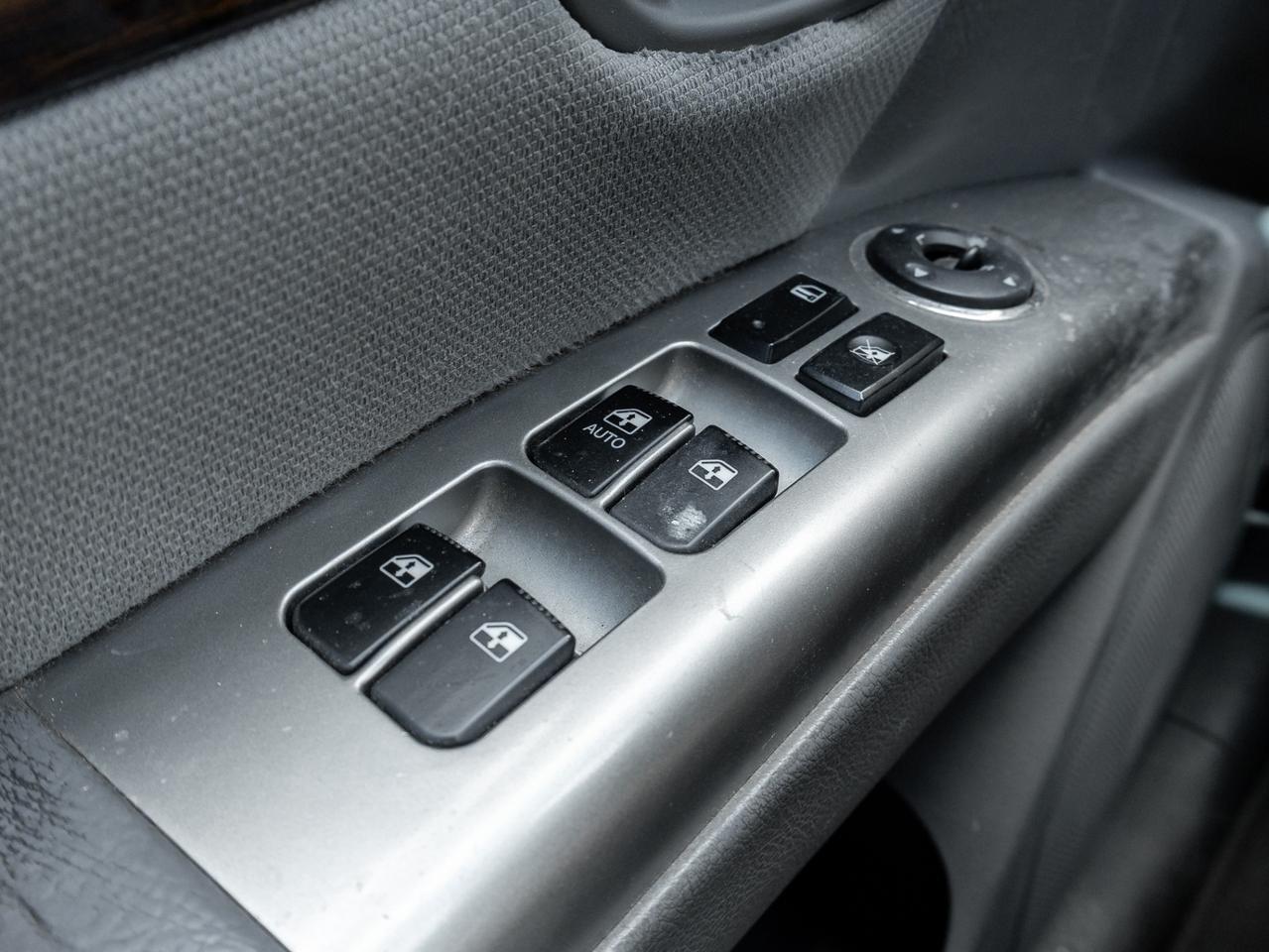 2012 Hyundai Santa Fe FWD I4 GL Premium Photo