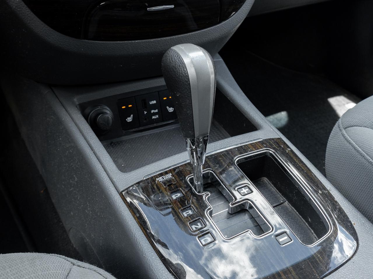 2012 Hyundai Santa Fe FWD I4 GL Premium Photo