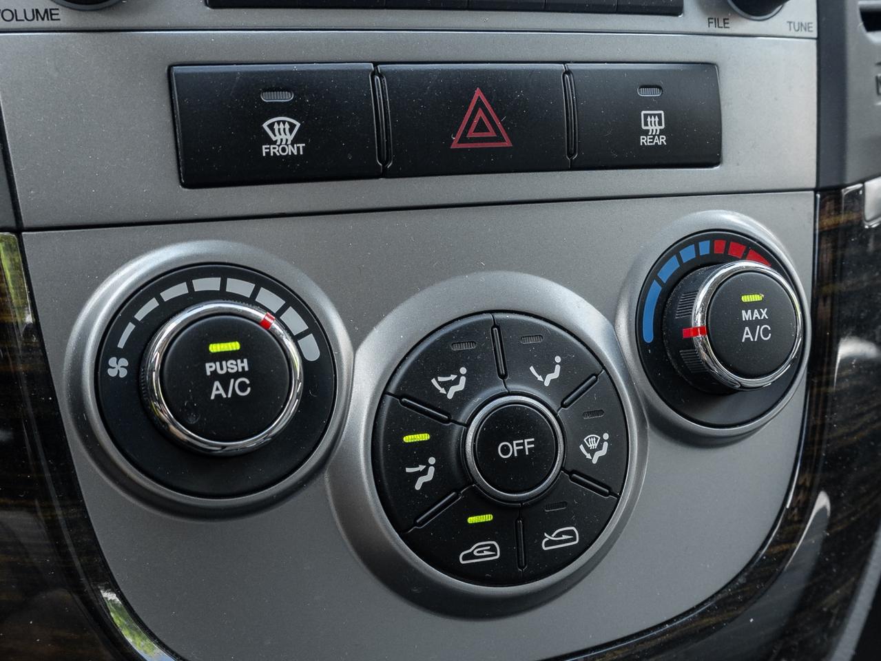 2012 Hyundai Santa Fe FWD I4 GL Premium Photo