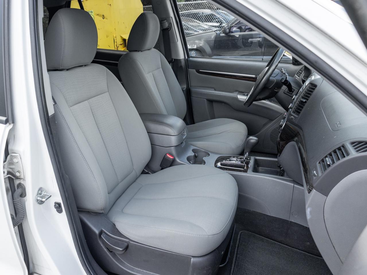 2012 Hyundai Santa Fe FWD I4 GL Premium Photo