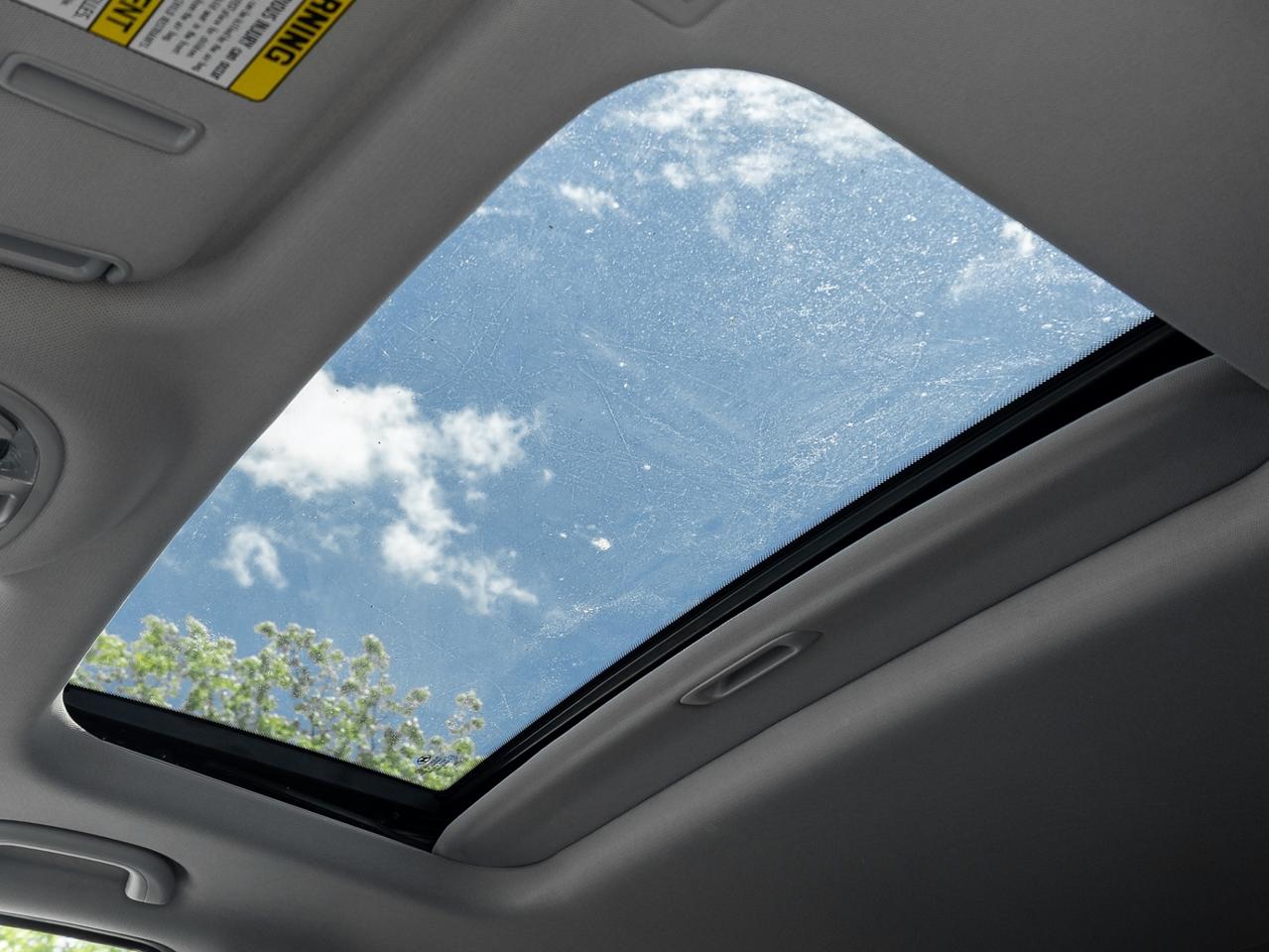 2012 Hyundai Santa Fe FWD I4 GL Premium Photo
