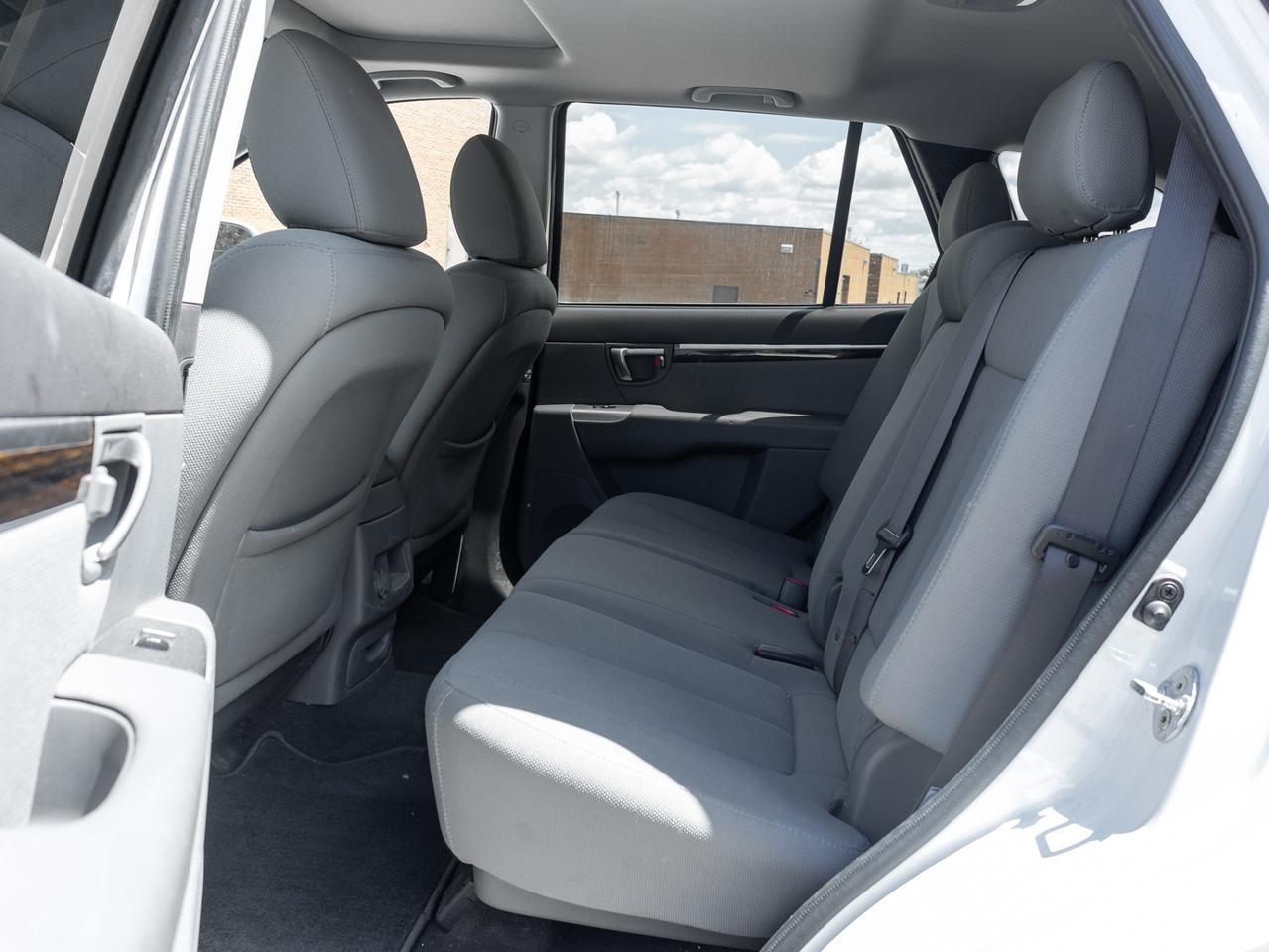 2012 Hyundai Santa Fe FWD I4 GL Premium Photo