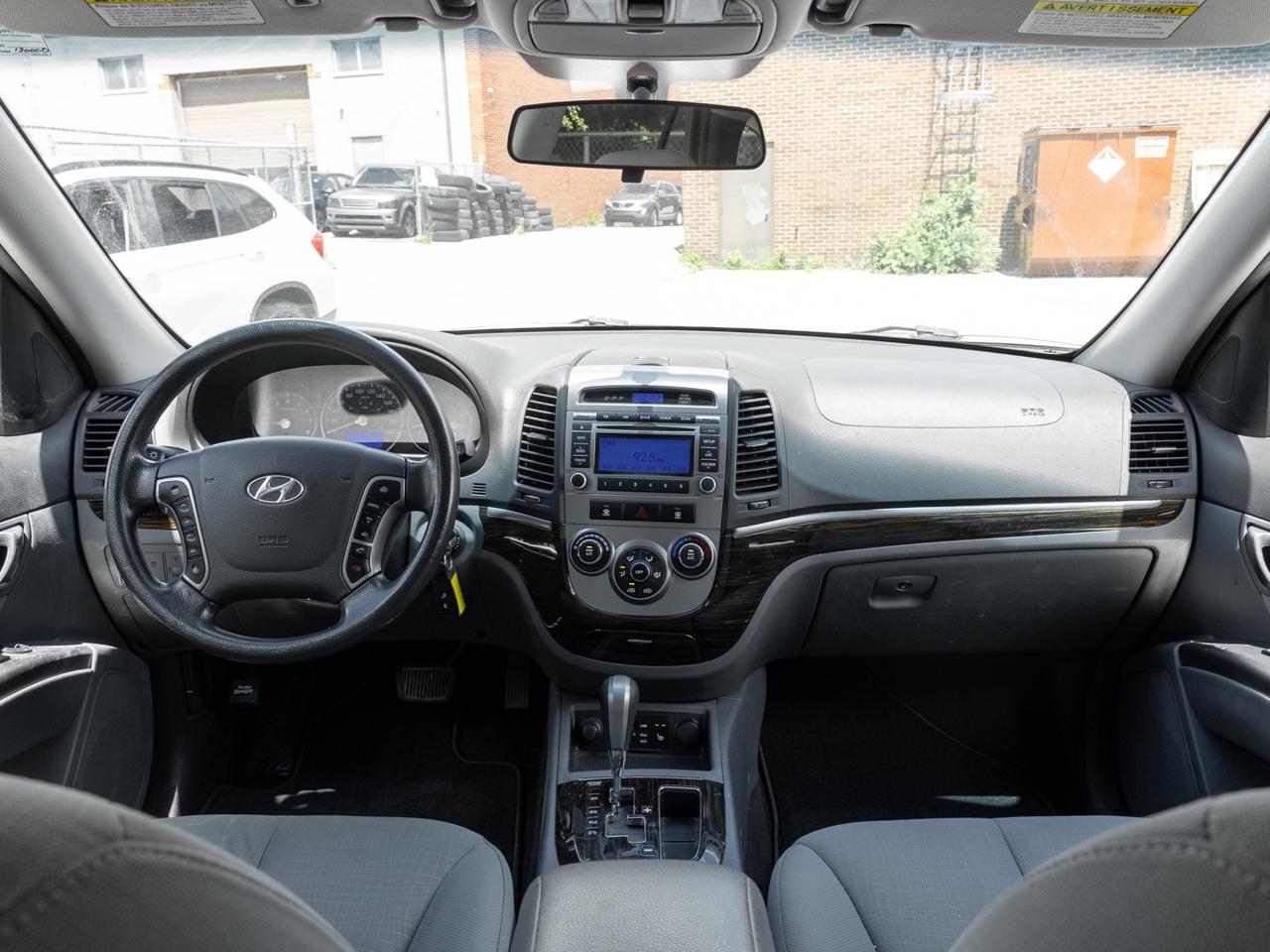 2012 Hyundai Santa Fe FWD I4 GL Premium Photo