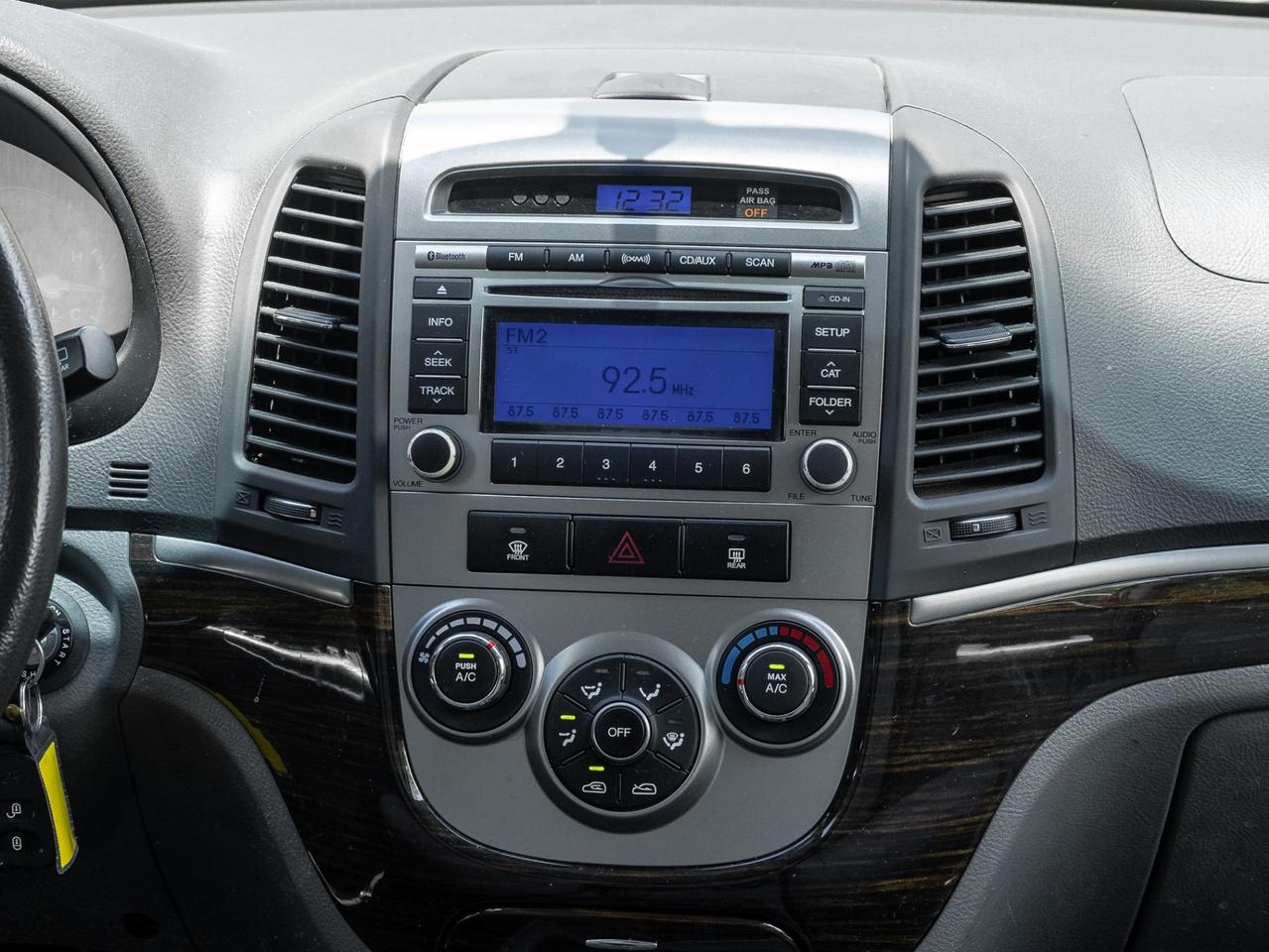 2012 Hyundai Santa Fe FWD I4 GL Premium Photo