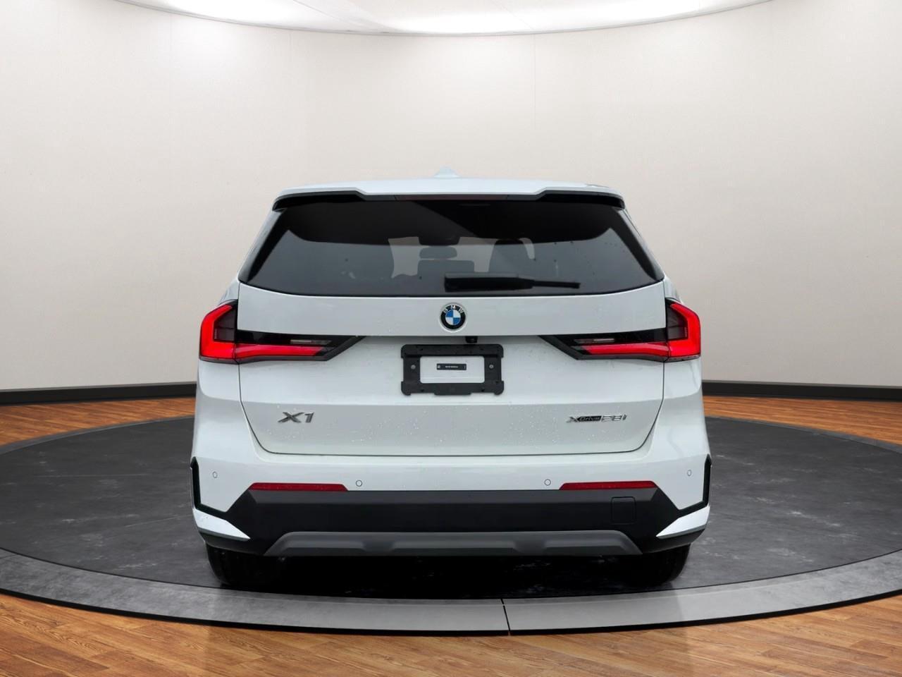 2025 BMW X1 xDrive28i Photo3