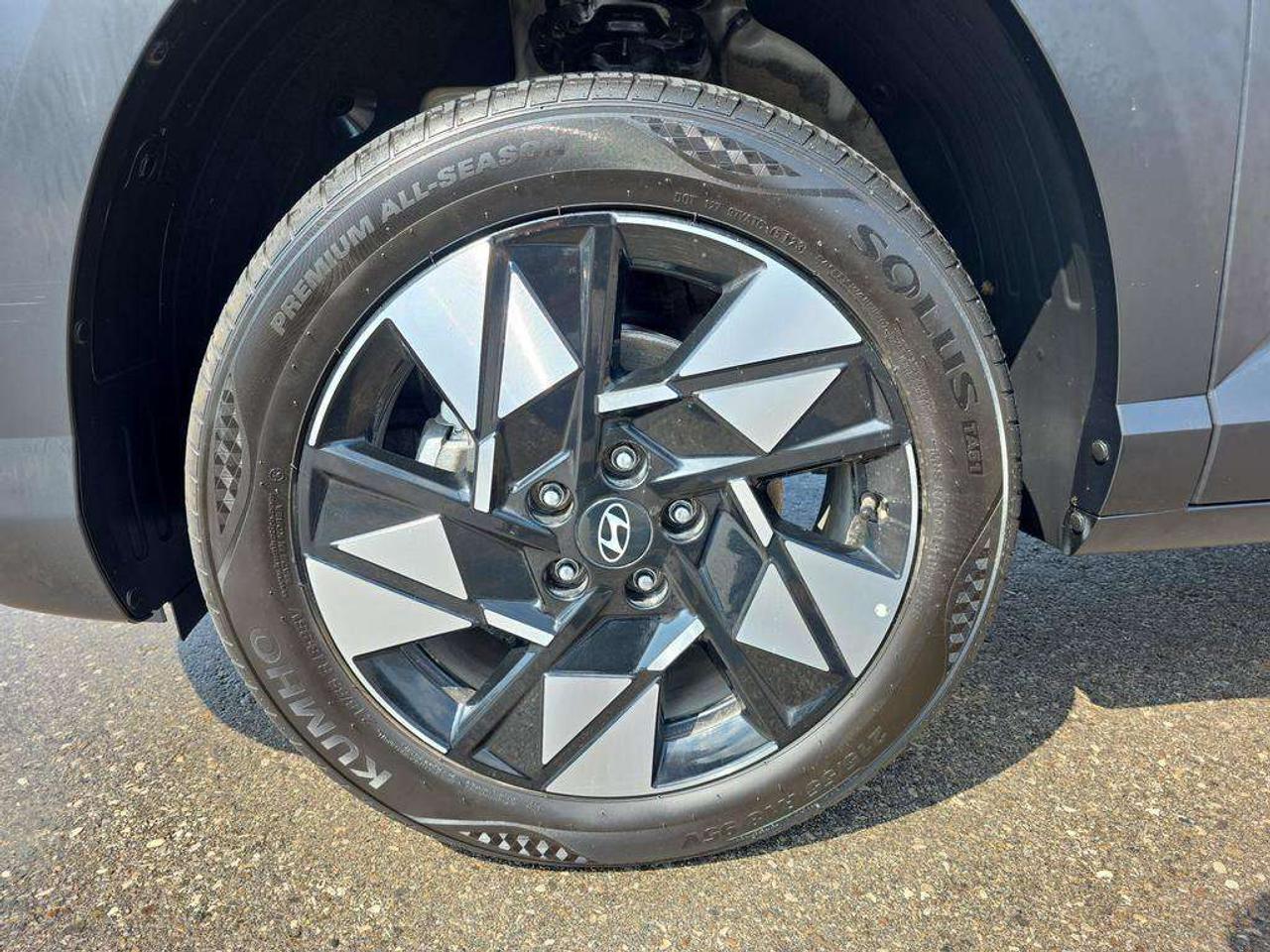 2025 Hyundai KONA Preferred Trend   SOLD! NO ACCIDENTS LEATHER 8.1L/100KM Photo