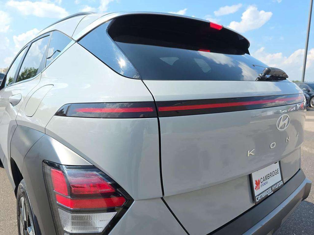 2025 Hyundai KONA Preferred Trend   SOLD! NO ACCIDENTS LEATHER 8.1L/100KM Photo