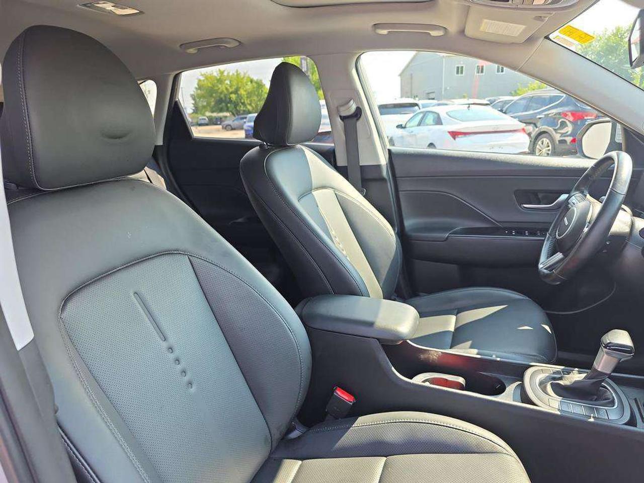 2025 Hyundai KONA Preferred Trend   SOLD! NO ACCIDENTS LEATHER 8.1L/100KM Photo