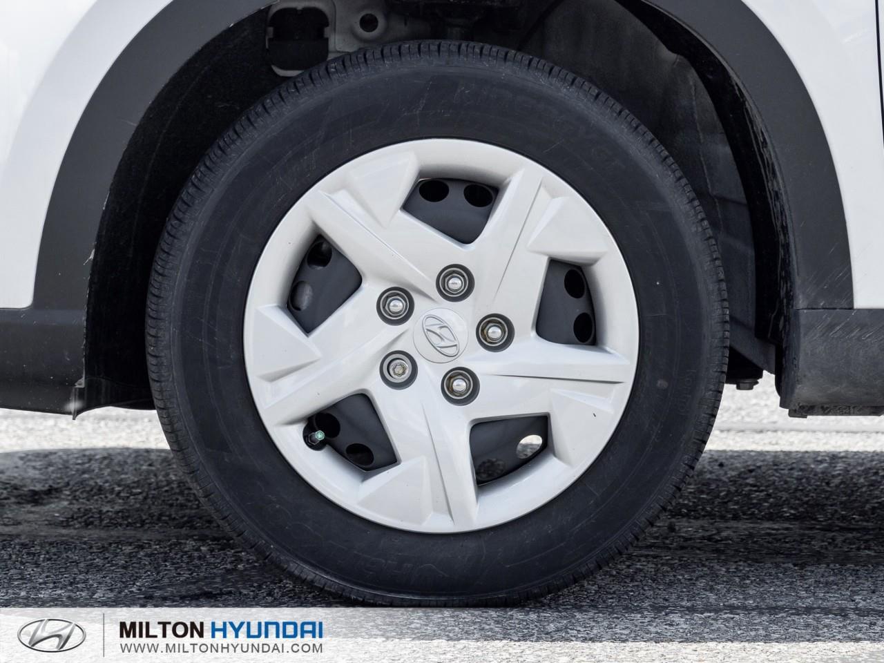 2025 Hyundai Venue Essential w/Two-Tone 4dr Front-Wheel Drive Photo