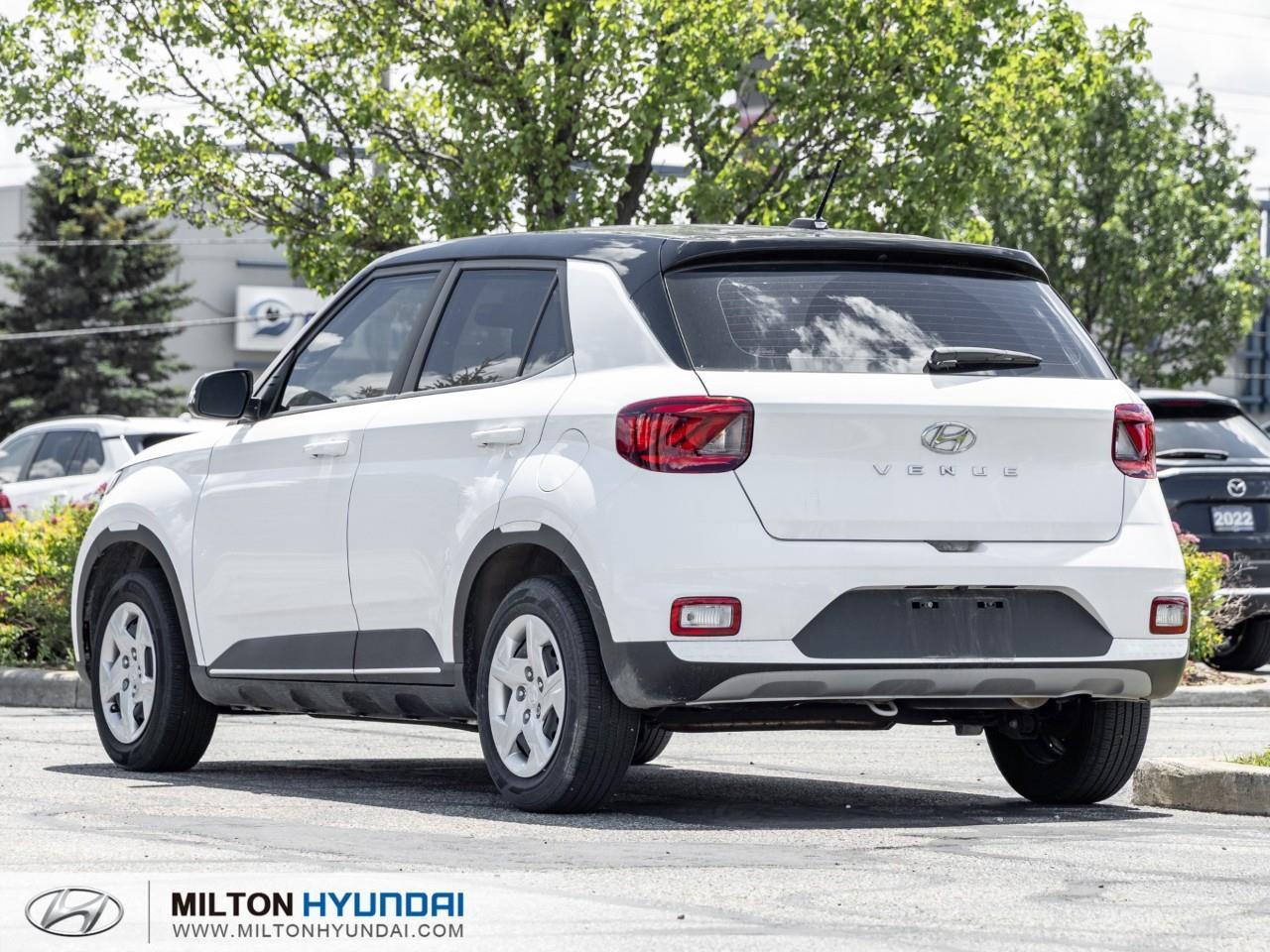 2025 Hyundai Venue Essential w/Two-Tone 4dr Front-Wheel Drive Photo