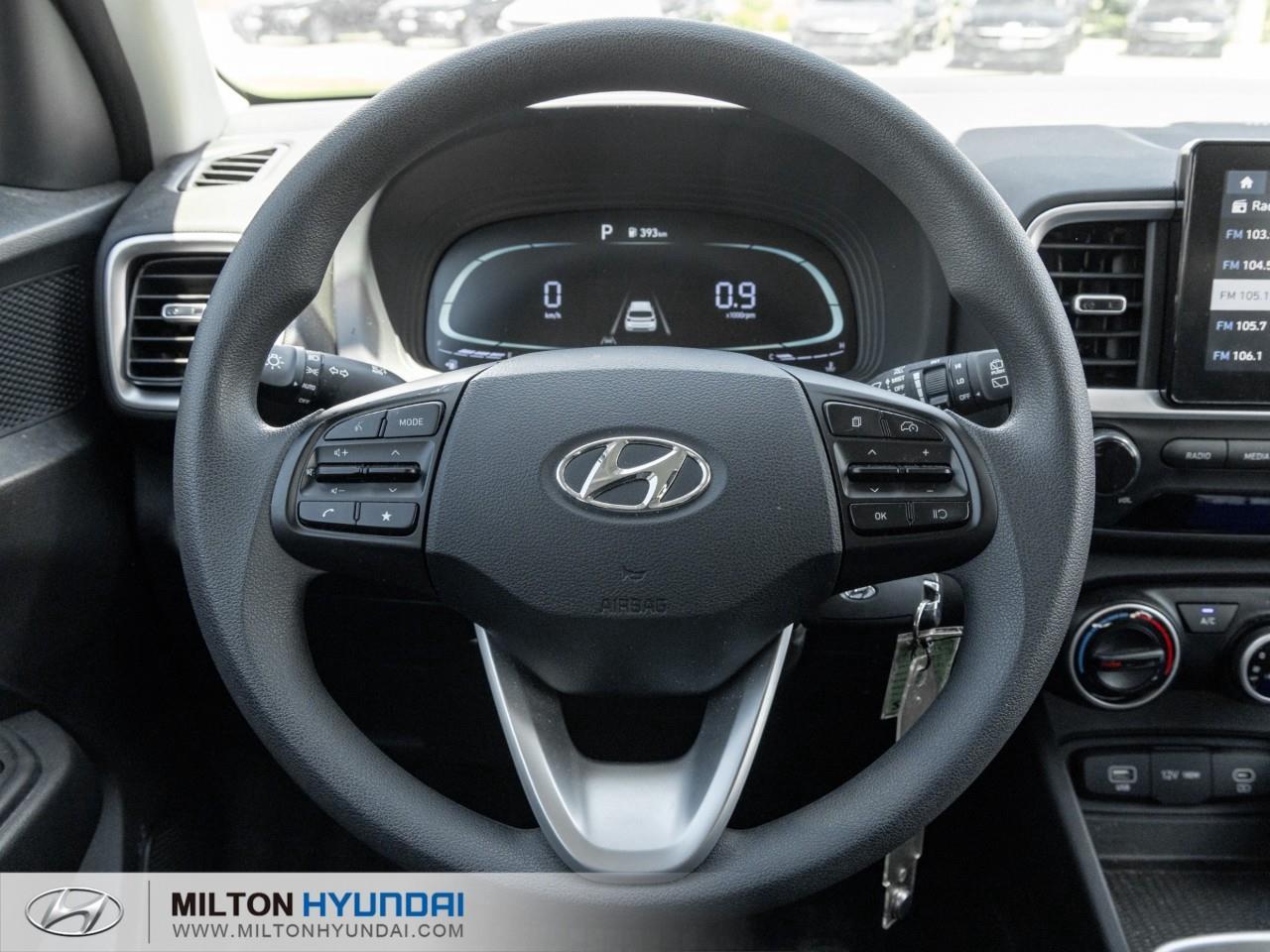 2025 Hyundai Venue Essential w/Two-Tone 4dr Front-Wheel Drive Photo