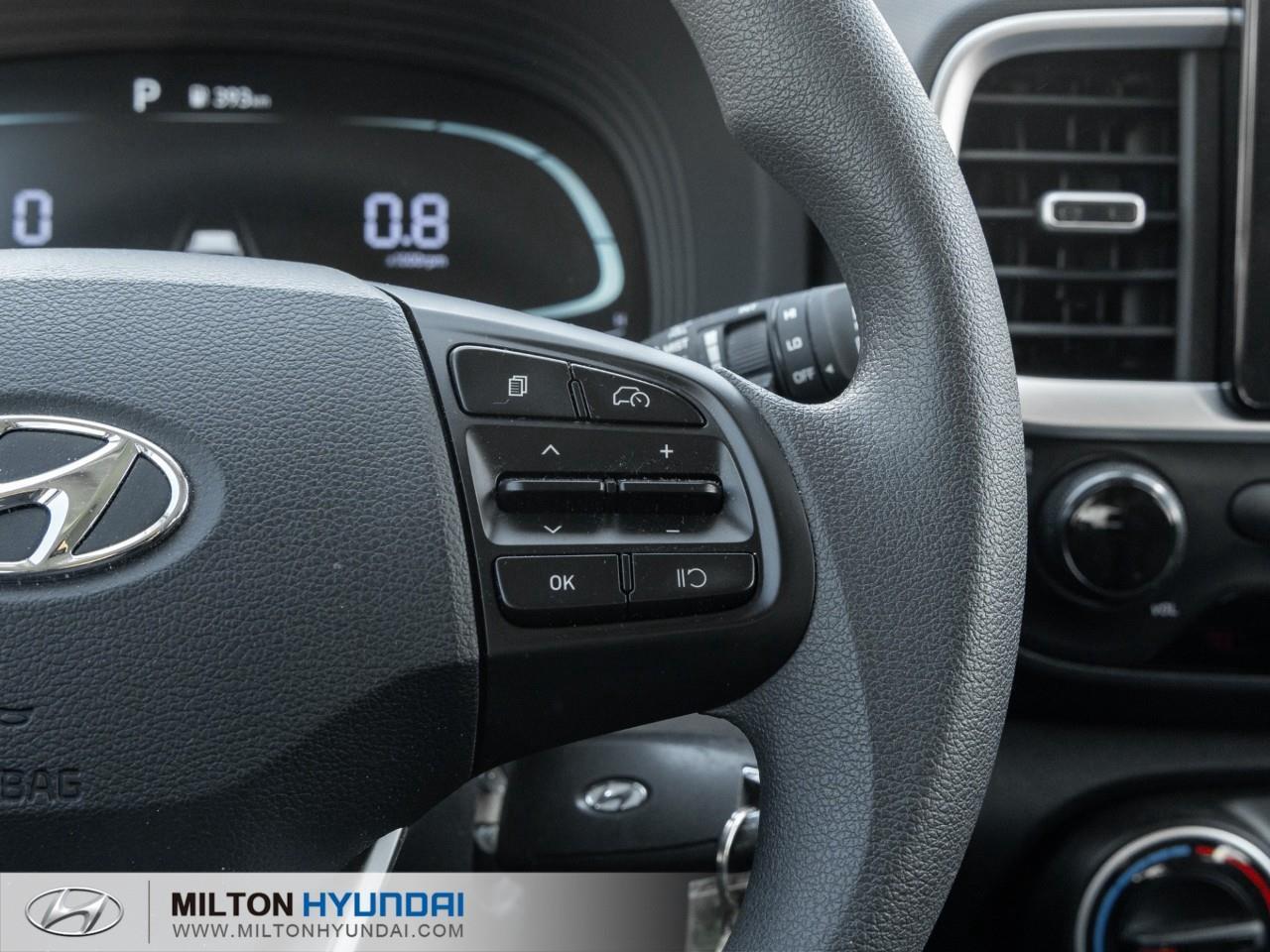 2025 Hyundai Venue Essential w/Two-Tone 4dr Front-Wheel Drive Photo