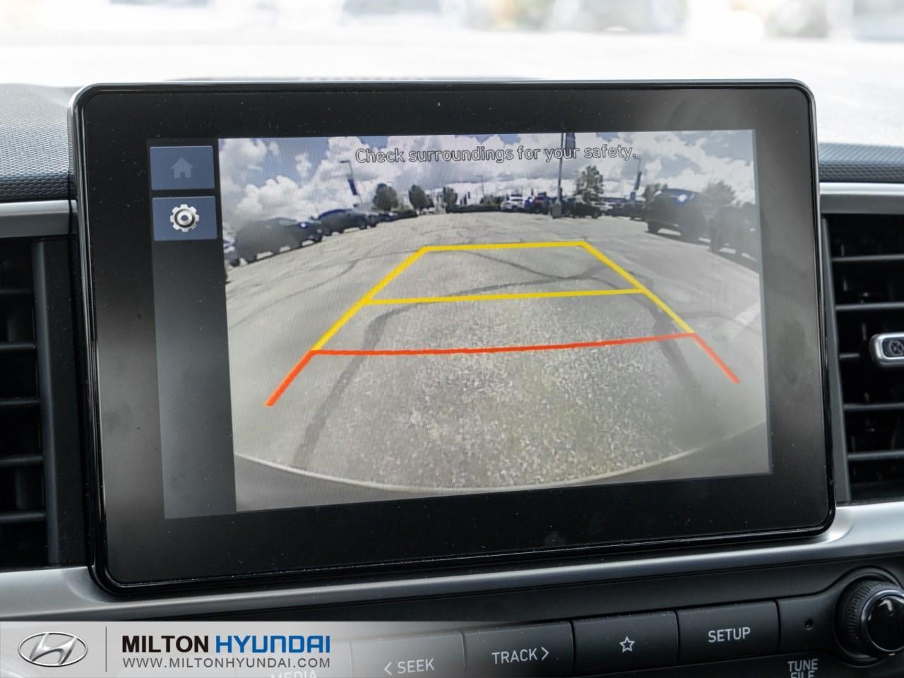2025 Hyundai Venue Essential w/Two-Tone 4dr Front-Wheel Drive Photo