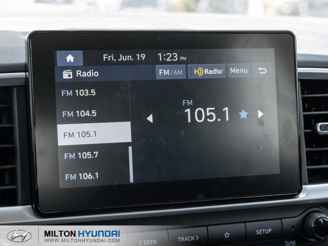 2025 Hyundai Venue Essential w/Two-Tone 4dr Front-Wheel Drive Photo