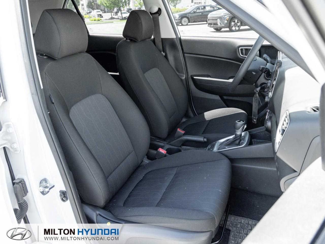 2025 Hyundai Venue Essential w/Two-Tone 4dr Front-Wheel Drive Photo