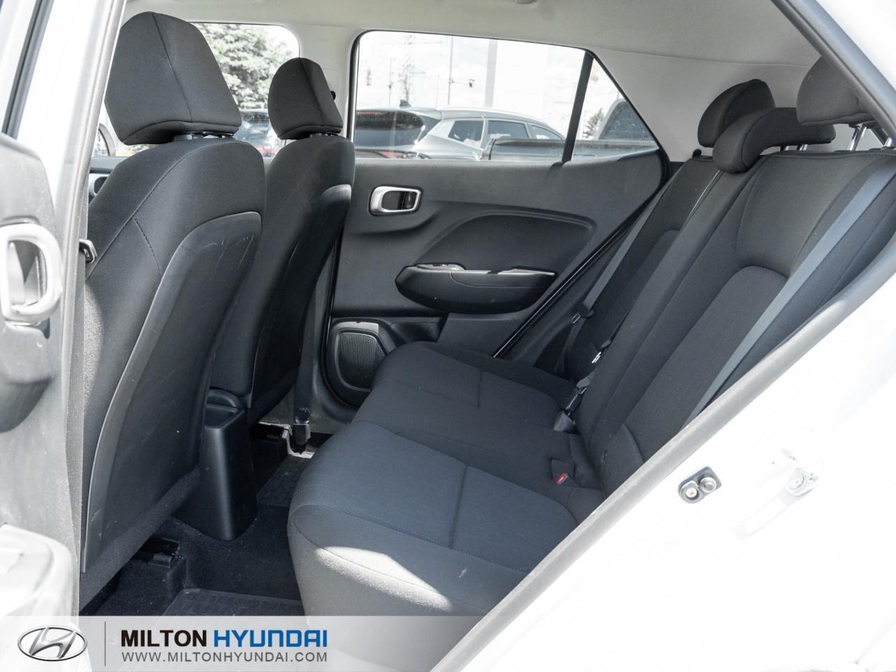 2025 Hyundai Venue Essential w/Two-Tone 4dr Front-Wheel Drive Photo