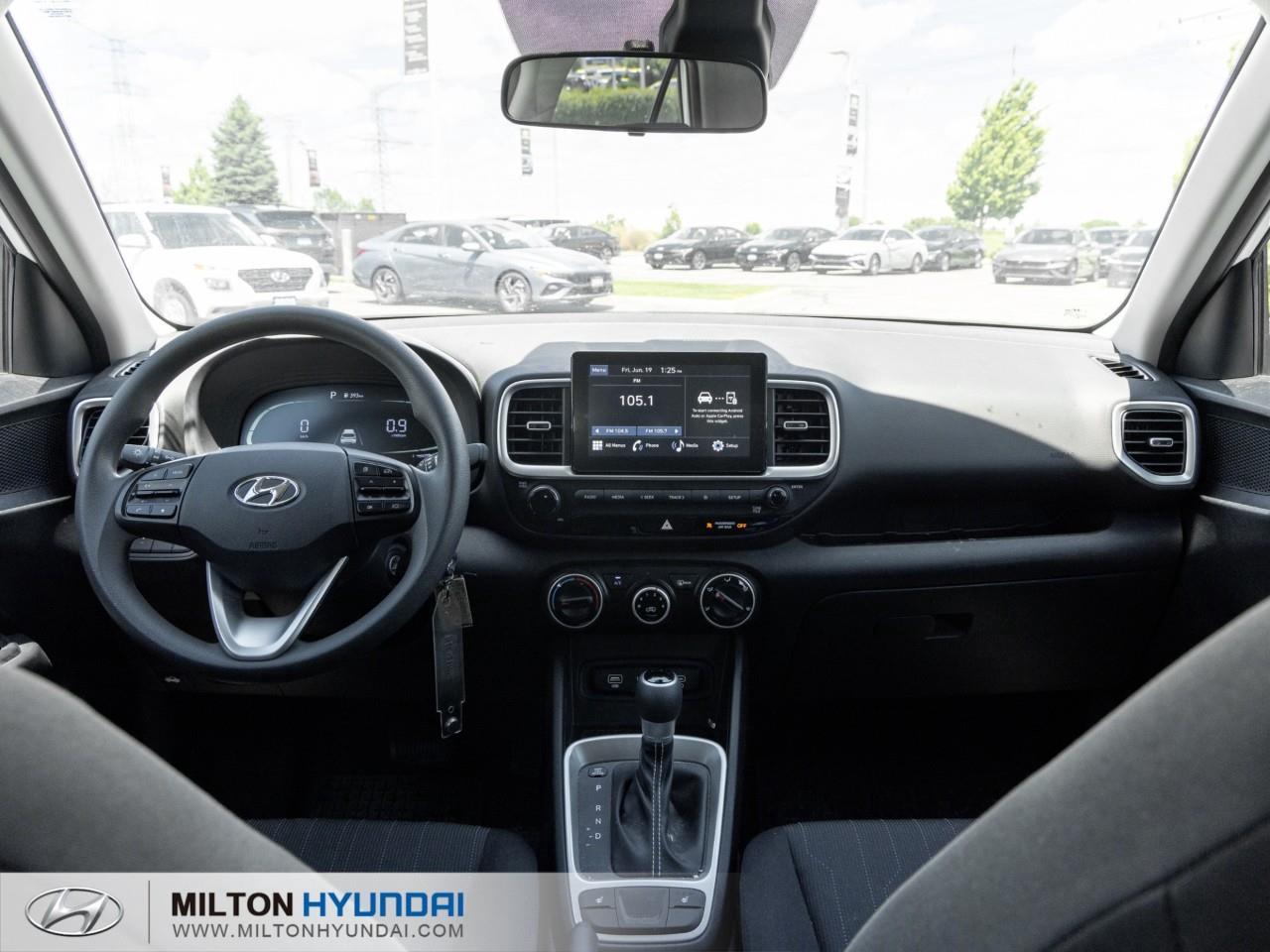 2025 Hyundai Venue Essential w/Two-Tone 4dr Front-Wheel Drive Photo