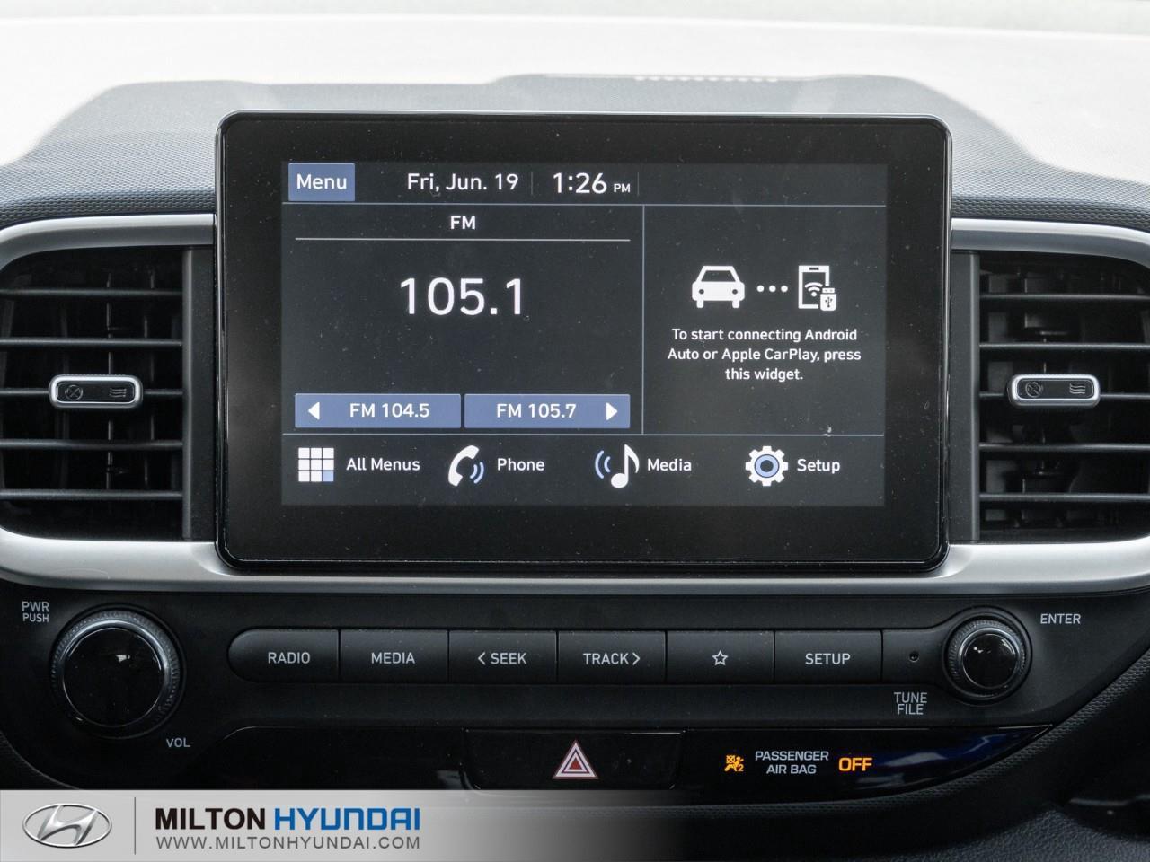 2025 Hyundai Venue Essential w/Two-Tone 4dr Front-Wheel Drive Photo