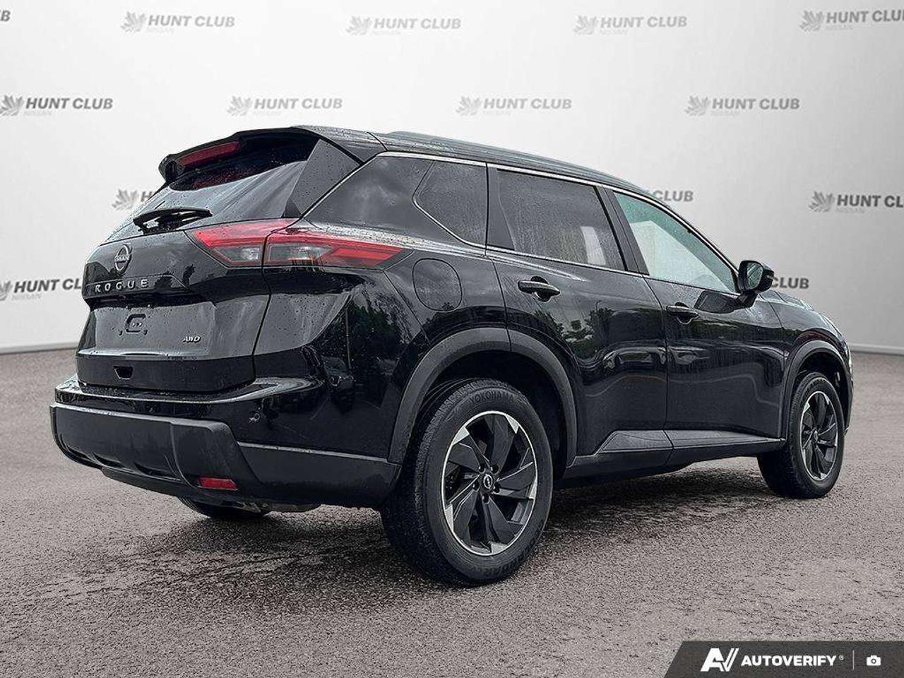 2025 Nissan Rogue SV Photo