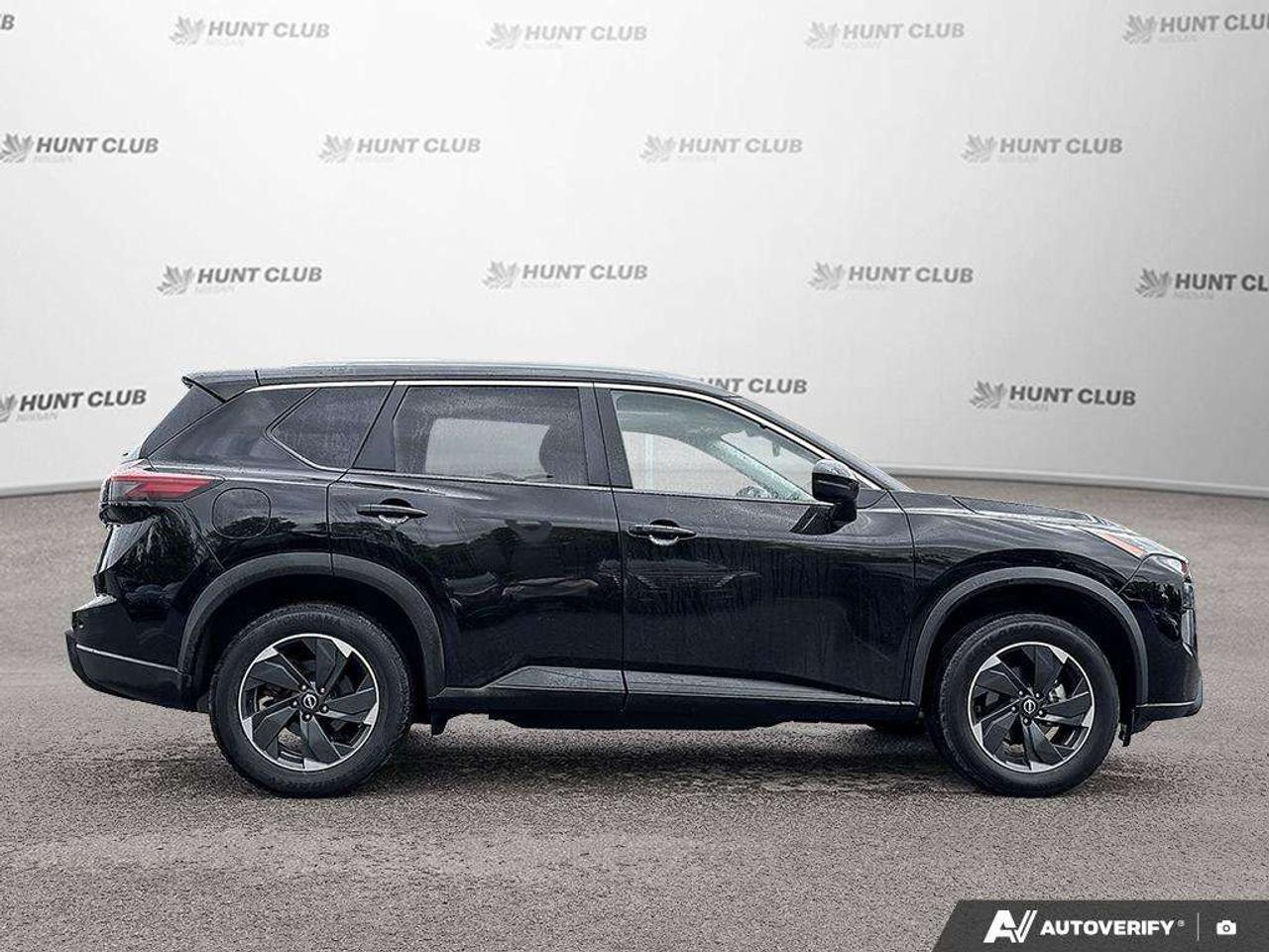 2025 Nissan Rogue SV Photo