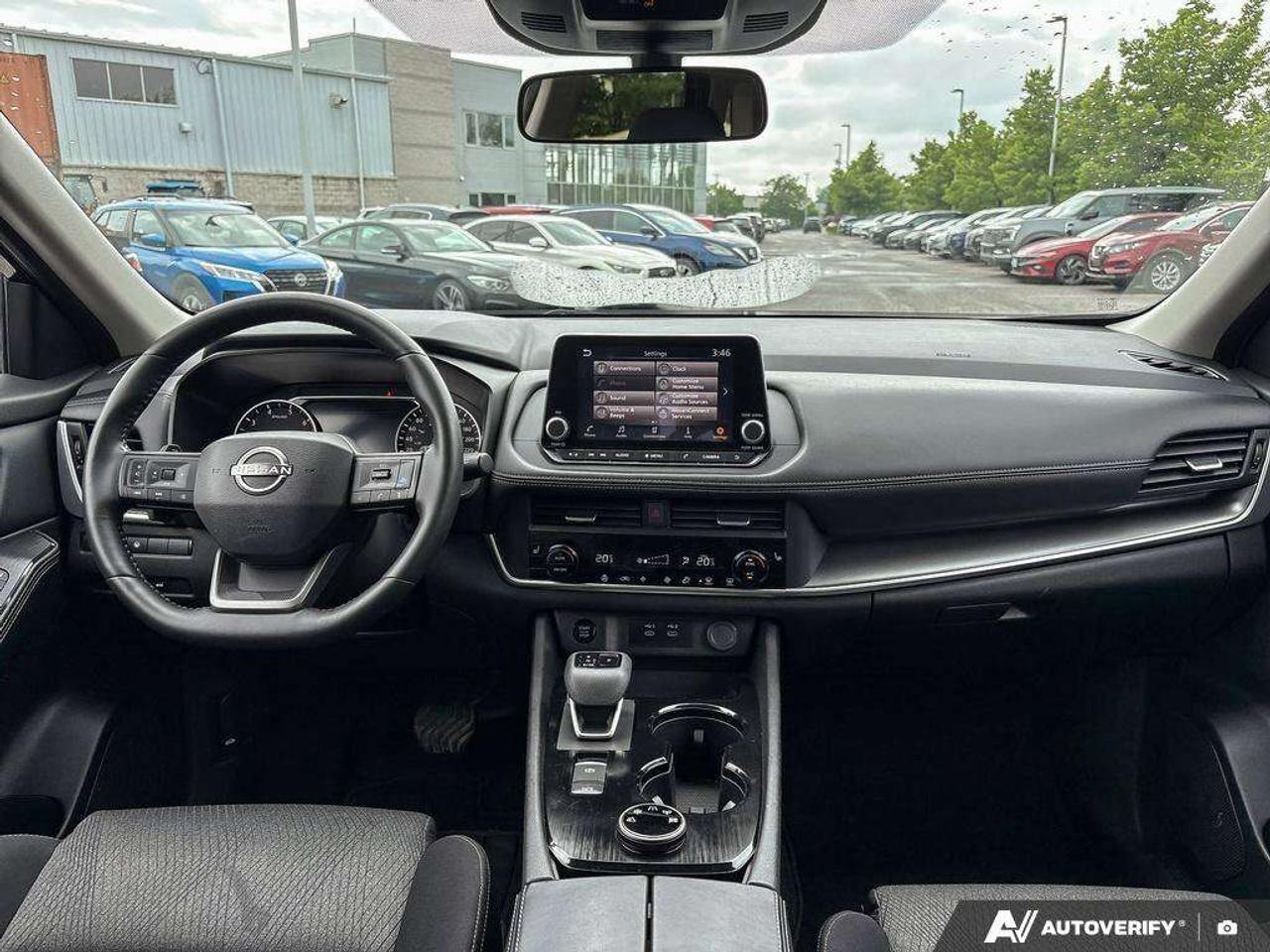 2025 Nissan Rogue SV Photo