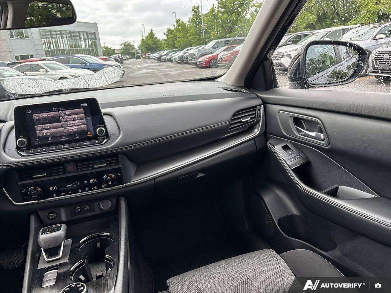 2025 Nissan Rogue SV Photo