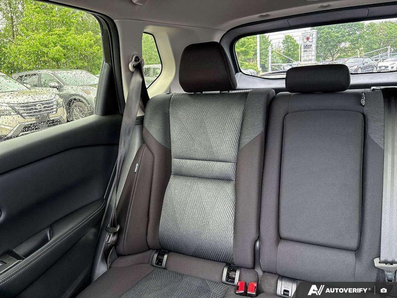 2025 Nissan Rogue SV Photo