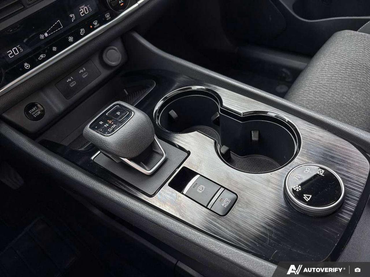 2025 Nissan Rogue SV Photo