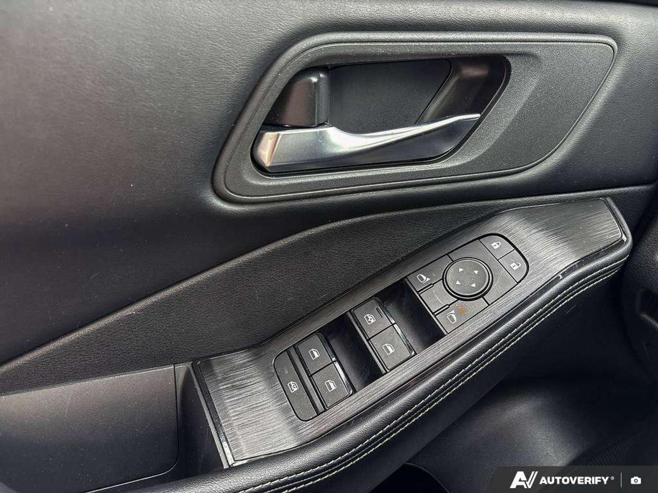 2025 Nissan Rogue SV Photo