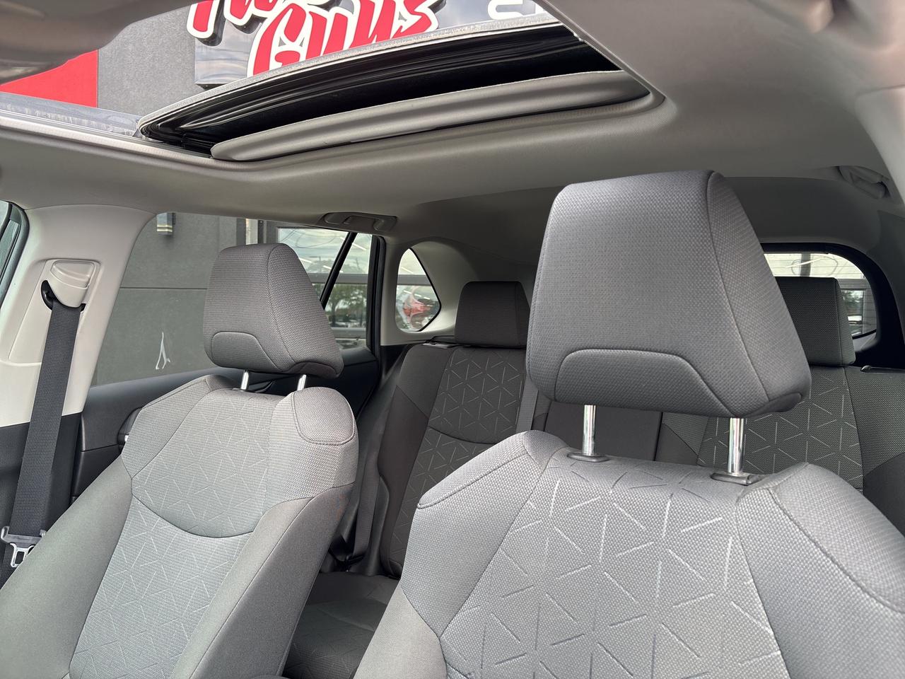 2022 Toyota RAV4 XLE   AWD   Panoroof   Htd Cloth   New Tires Photo