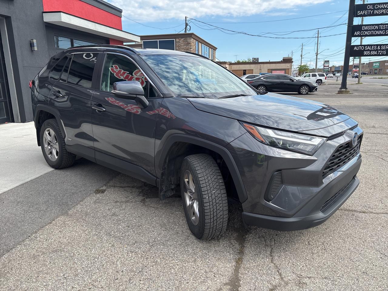 2022 Toyota RAV4 XLE   AWD   Panoroof   Htd Cloth   New Tires Photo
