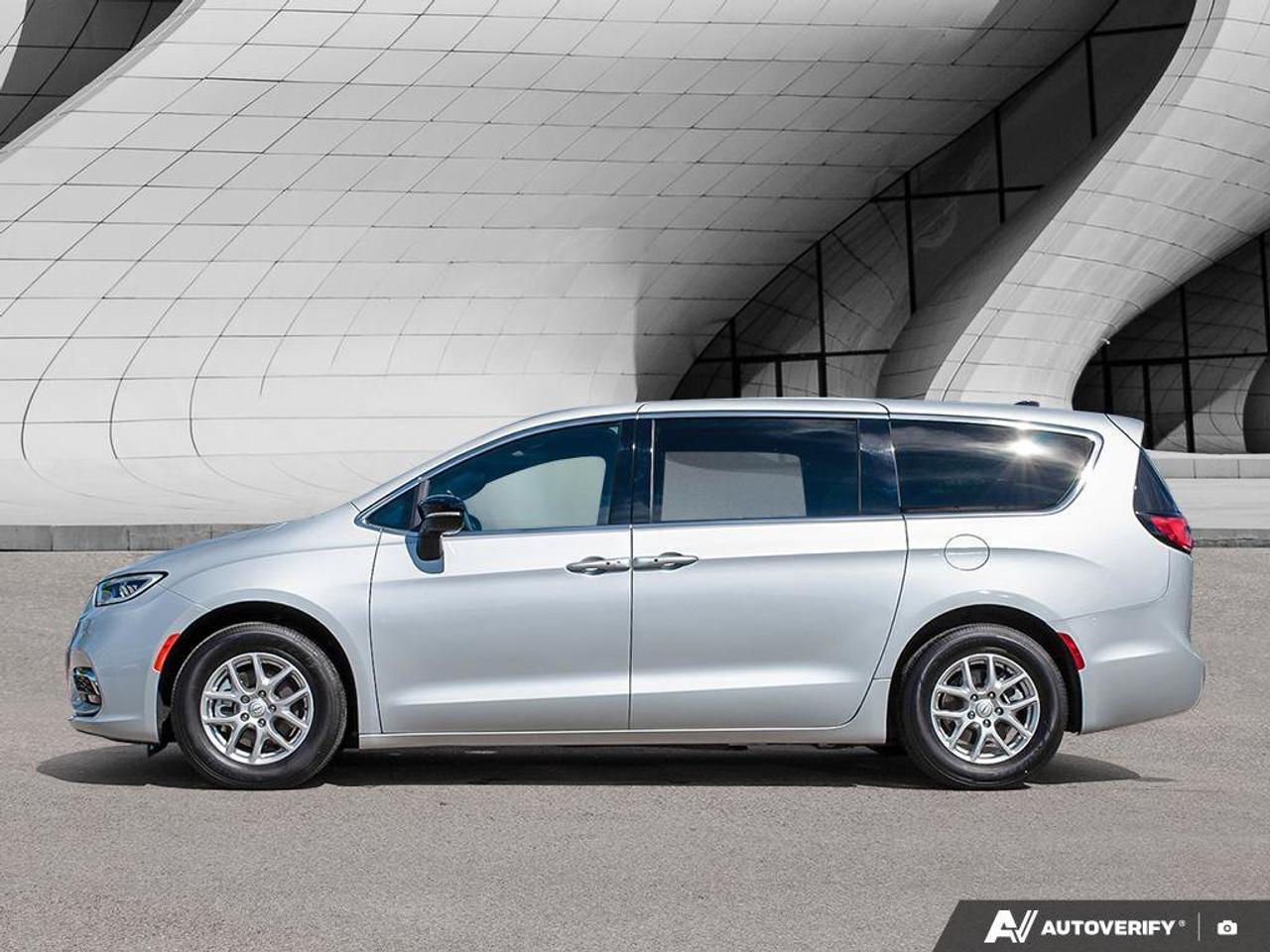 2026 Chrysler Pacifica Select Photo